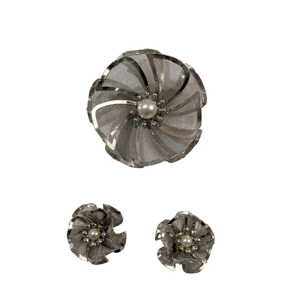 Vintage BEDE Silver Tone Mesh Flower Brooch and Clip On Earrings Faux Pearl Set